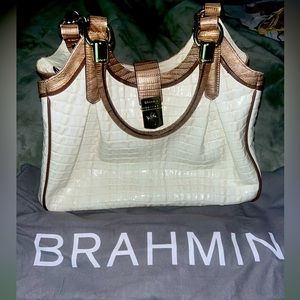 WHITE LEATHER BRAHMIN PURSE